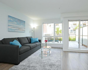 Gorgeous Old Town Condo with Patio and Parking!, Victoria